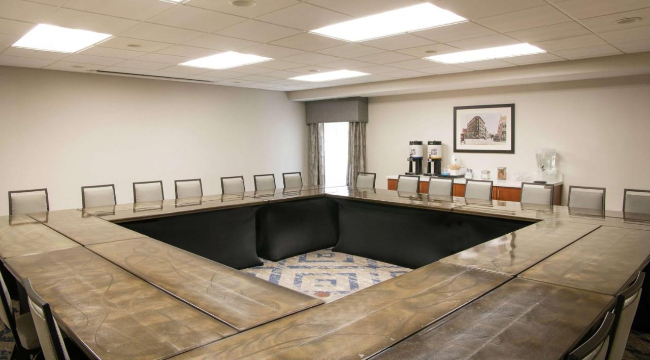 | Hampton Inn & Suites Rochester/Victor