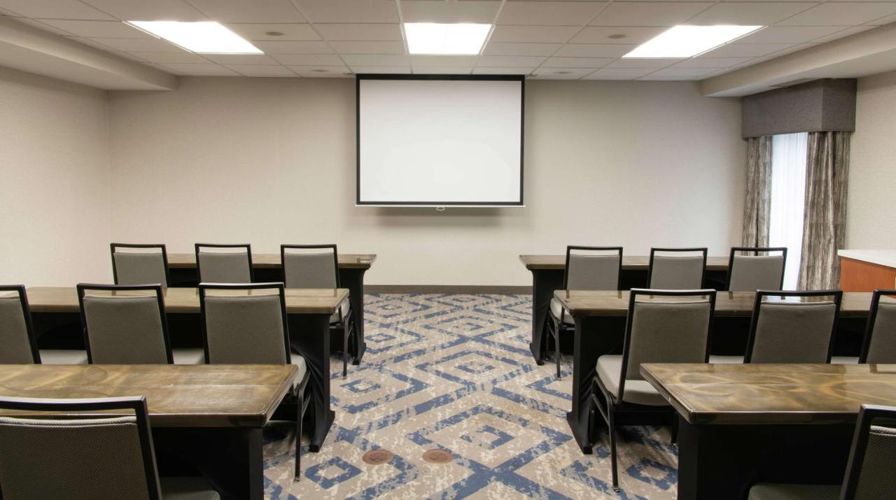 | Hampton Inn & Suites Rochester/Victor