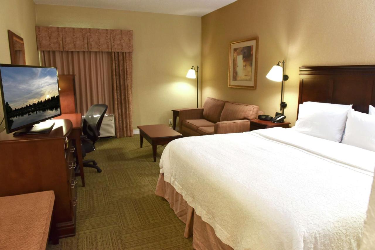 King Room with Sofa Bed at Hampton Inn Ruston