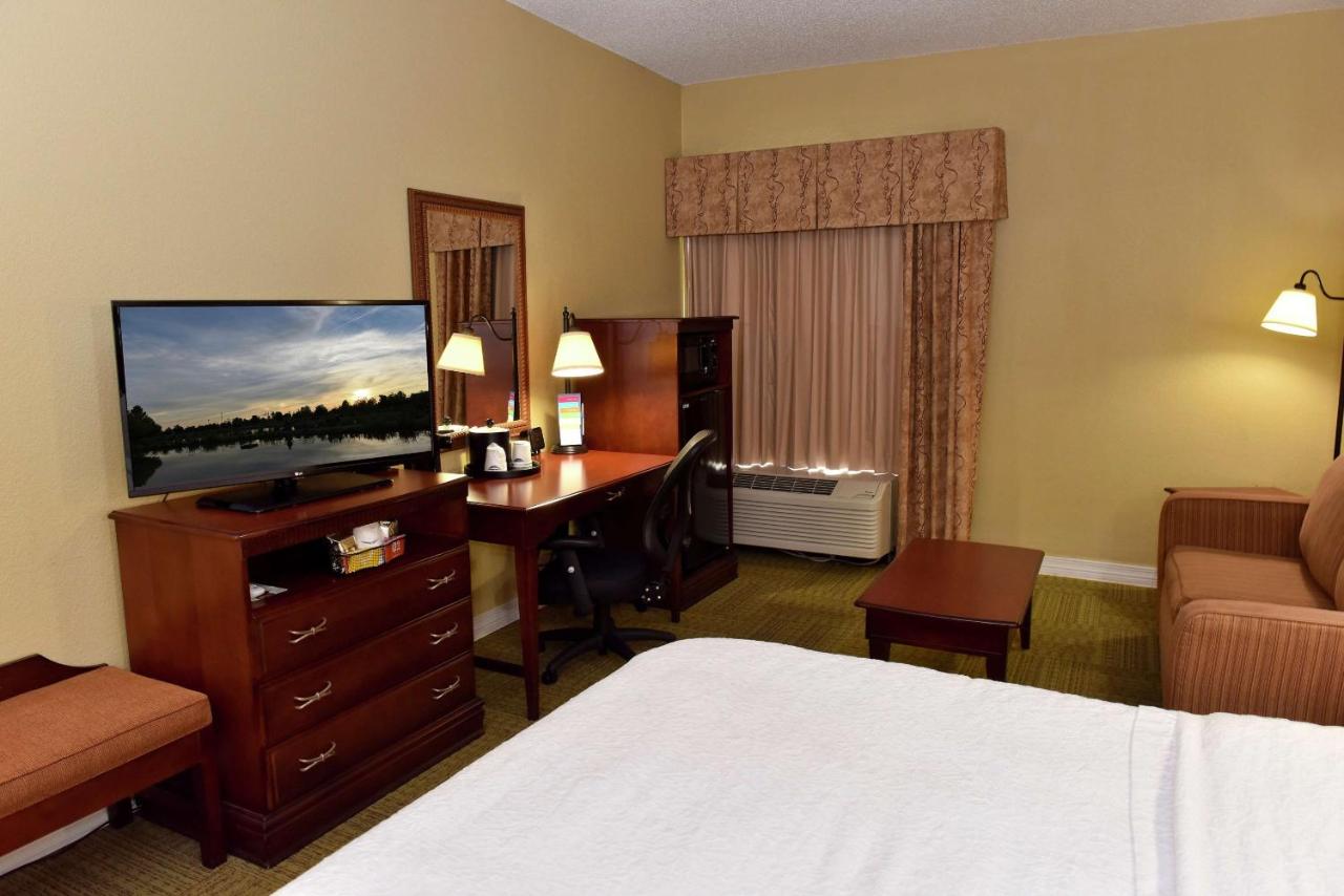 King Room with Sofa Bed at Hampton Inn Ruston