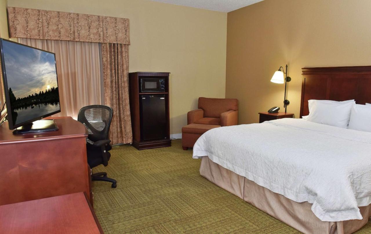 Queen Room - Disability Access/Non-Smoking at Hampton Inn Ruston