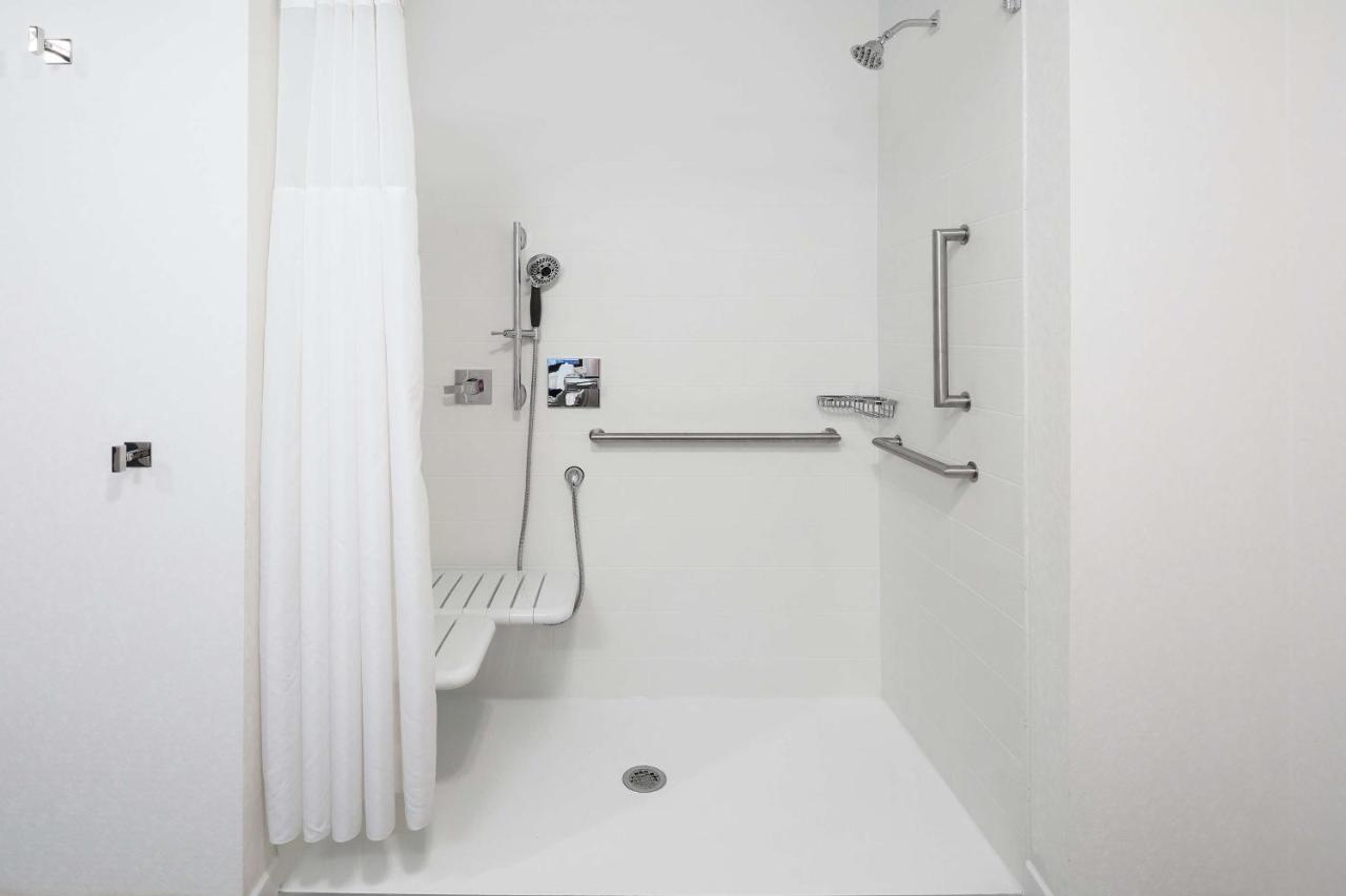 King Room - Hearing Accessible - Non-Smoking at Hampton Inn & Suites San Diego Airport Liberty Station