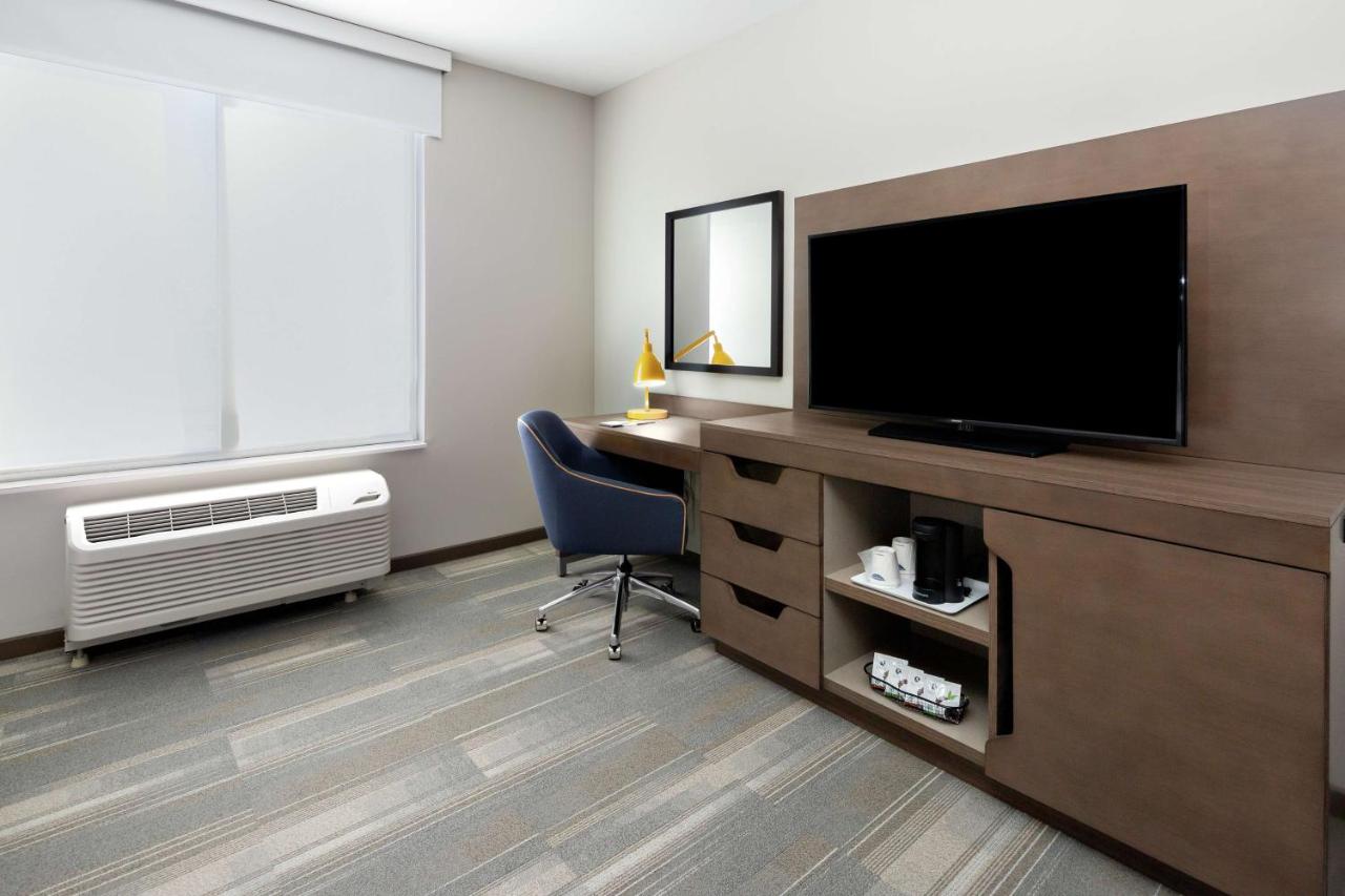 Queen Room with Two Queen Beds and View - Hearing Accessible/Non-Smoking at Hampton Inn & Suites San Diego Airport Liberty Station