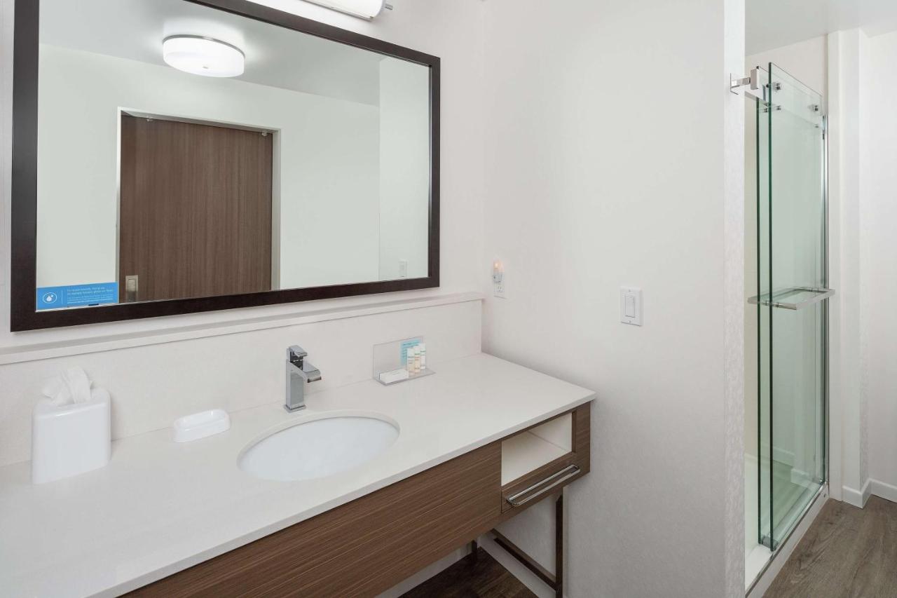 King Studio Suite with View - Non-Smoking at Hampton Inn & Suites San Diego Airport Liberty Station
