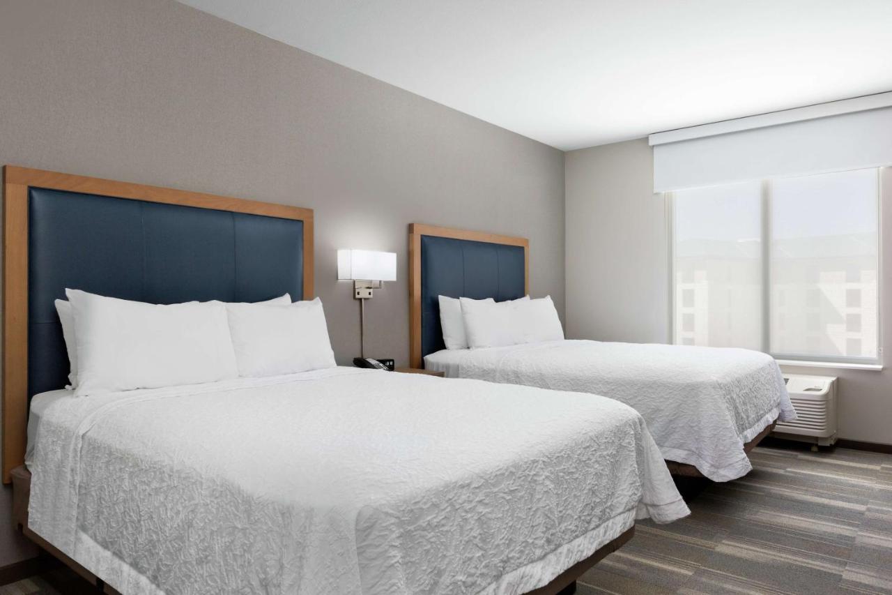 Queen Room with Bath Tub - Mobility/Hearing Accessible - Non-Smoking at Hampton Inn & Suites San Diego Airport Liberty Station