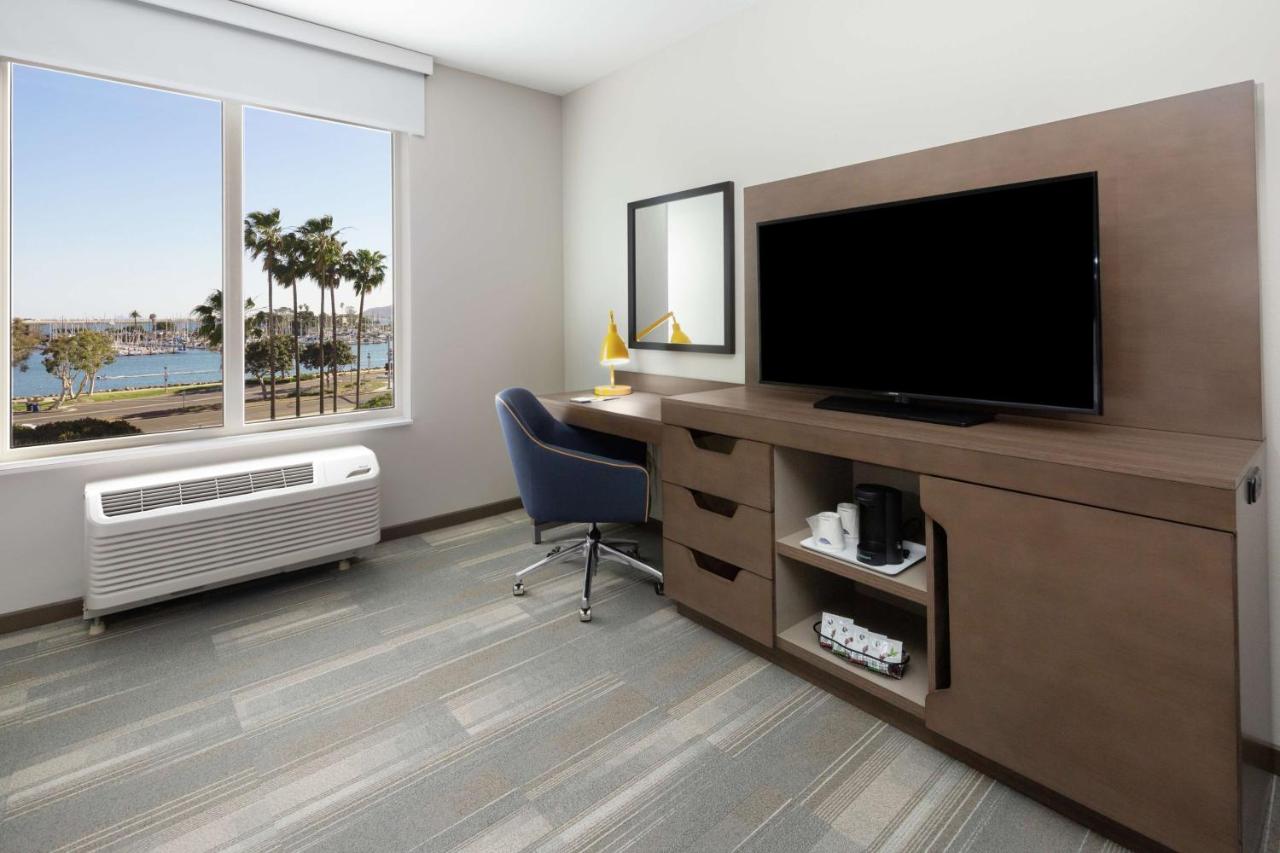 Queen Room with Bath Tub - Mobility/Hearing Accessible - Non-Smoking at Hampton Inn & Suites San Diego Airport Liberty Station