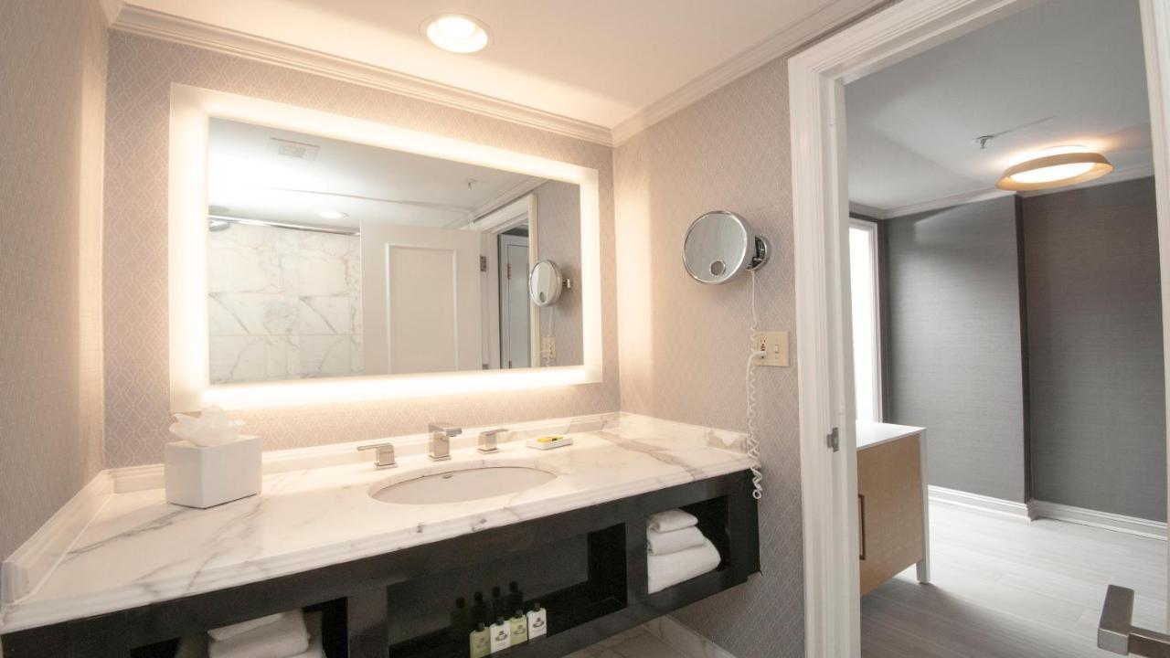 Executive King Room with Balcony at InterContinental Kansas City at The Plaza by IHG