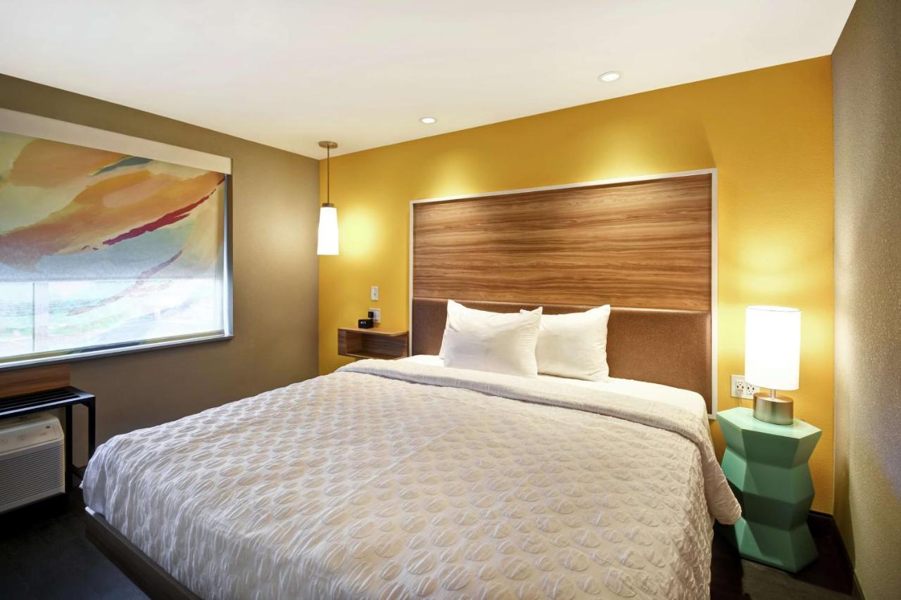 King Room at Tru by Hilton Louisville Airport