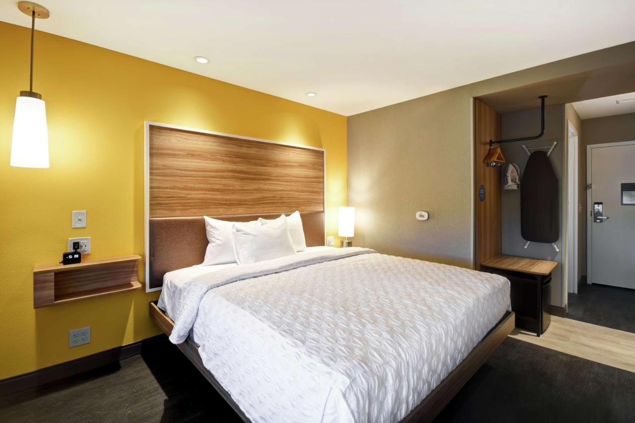 King Room at Tru by Hilton Louisville Airport