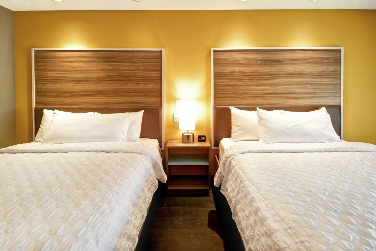 Queen Room with Roll In Shower - Mobility Accessible/Non-Smoking at Tru by Hilton Louisville Airport