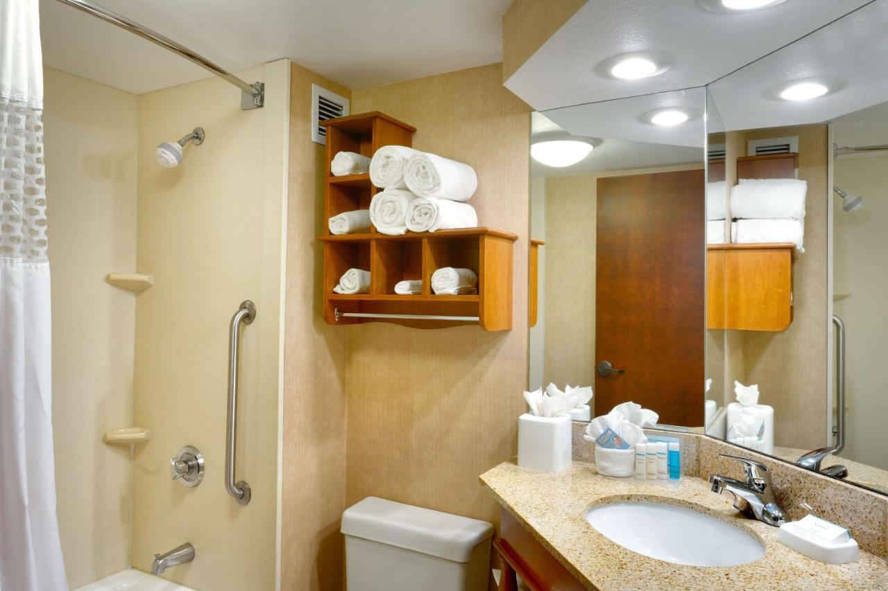 Queen Room - Non-Smoking at Hampton Inn Salt Lake City/Sandy