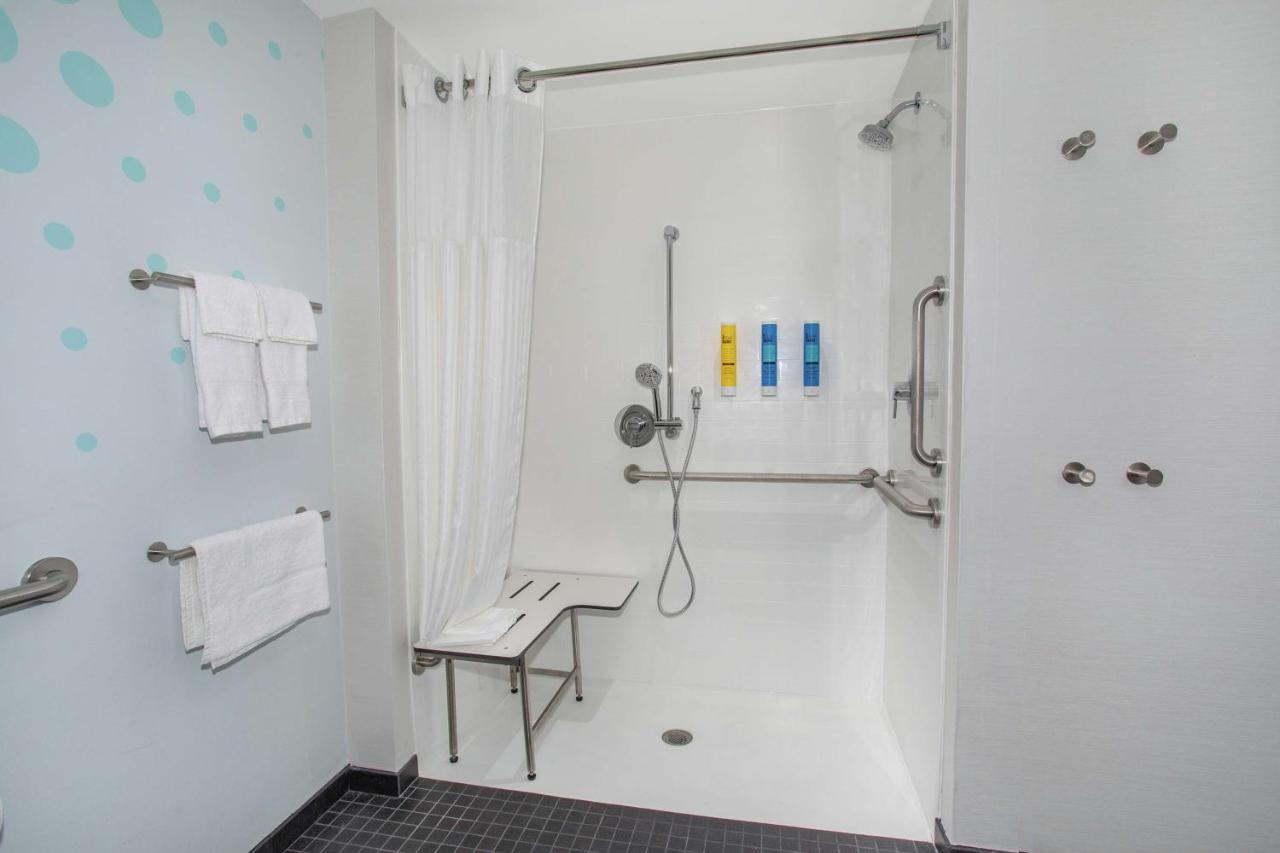 King Room - Mobility Accessible - Mobility Accessible/Bathtub at Tru by Hilton Salt Lake City Midvale