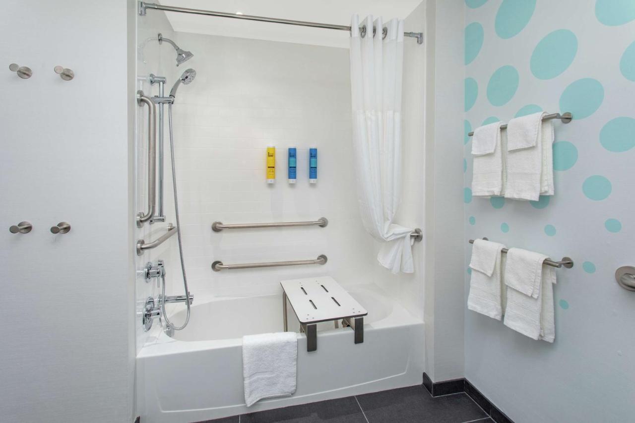 King Room - Mobility Accessible - Mobility Accessible/Bathtub at Tru by Hilton Salt Lake City Midvale
