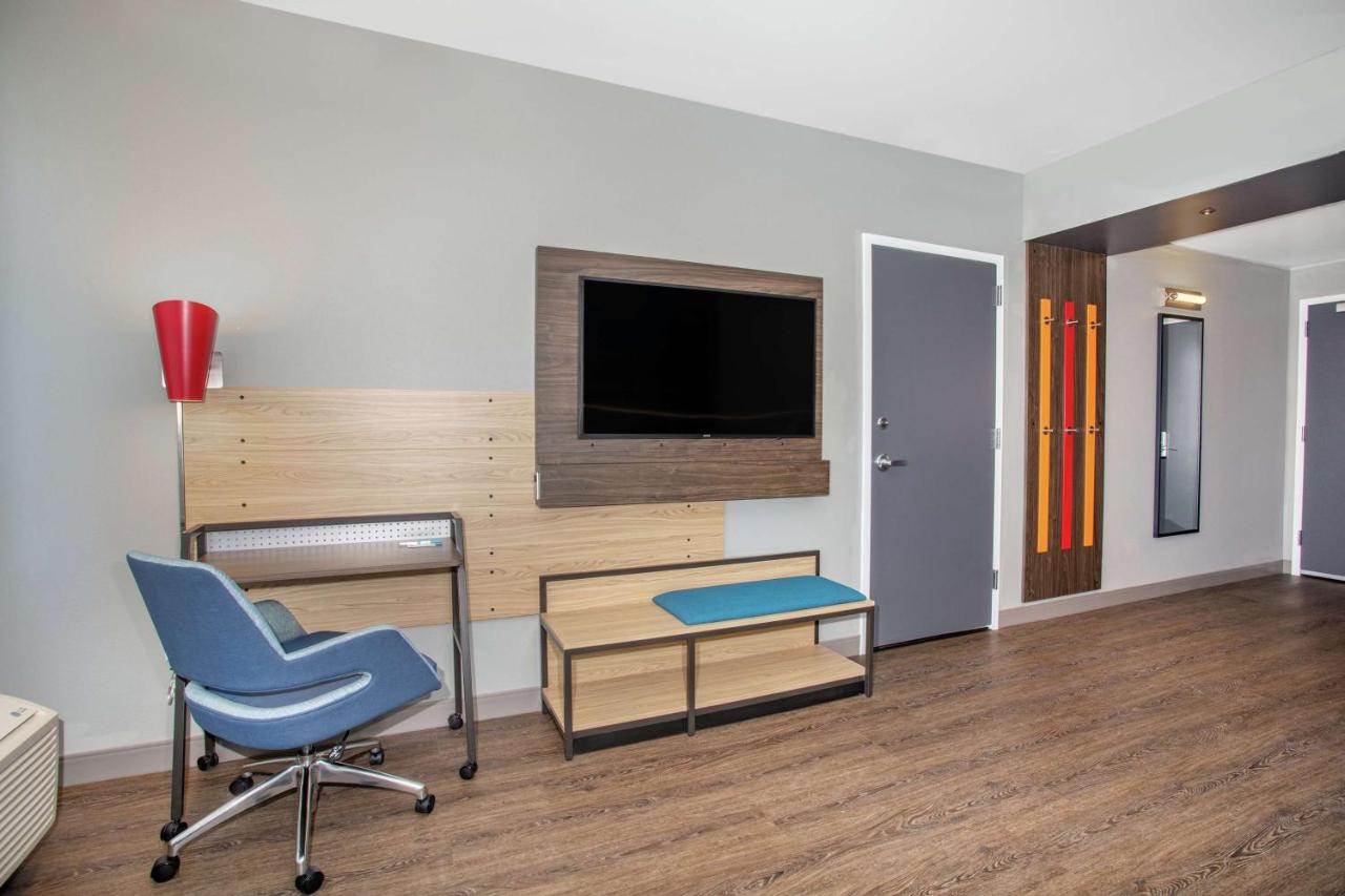 King Room - Mobility Accessible - Mobility Accessible/Bathtub at Tru by Hilton Salt Lake City Midvale