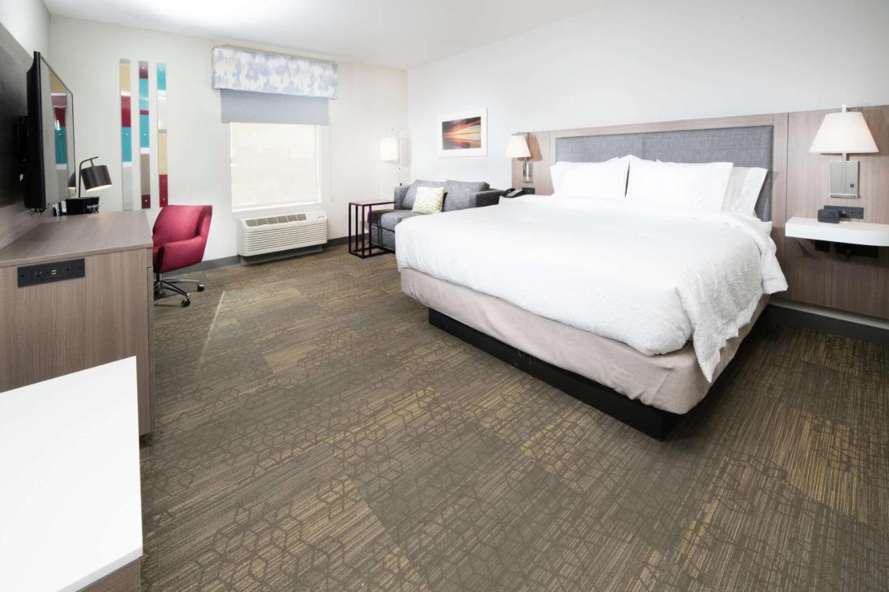 King Room with Sofa Bed - Non-Smoking at Hampton Inn & Suites Santa Maria