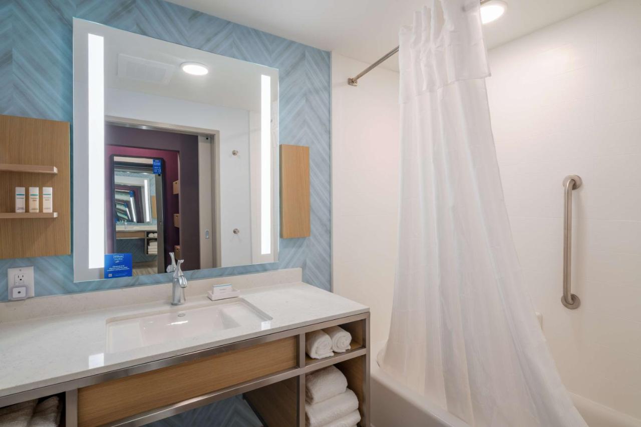 King Room at Hilton Garden Inn Brunswick