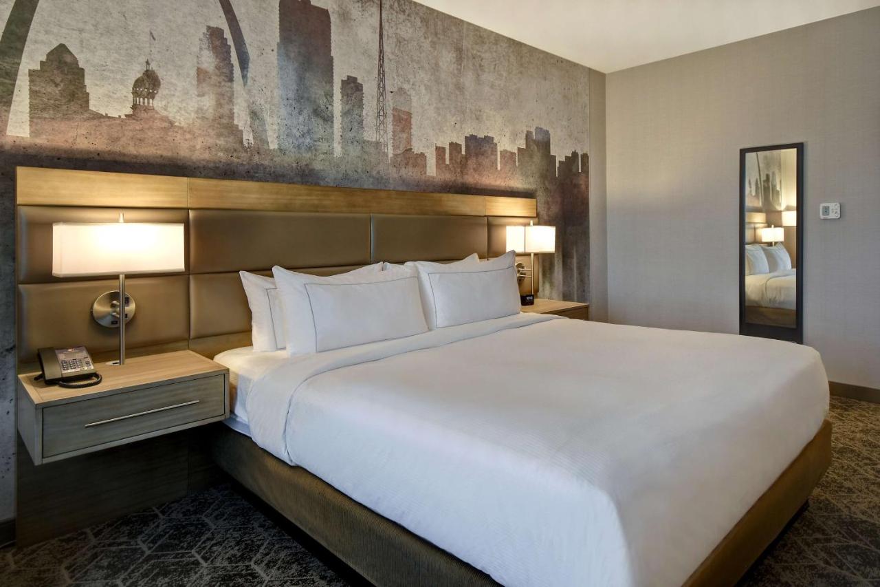 King Room at DoubleTree by Hilton St. Louis Airport