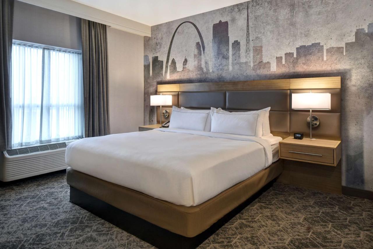 King Studio at DoubleTree by Hilton St. Louis Airport