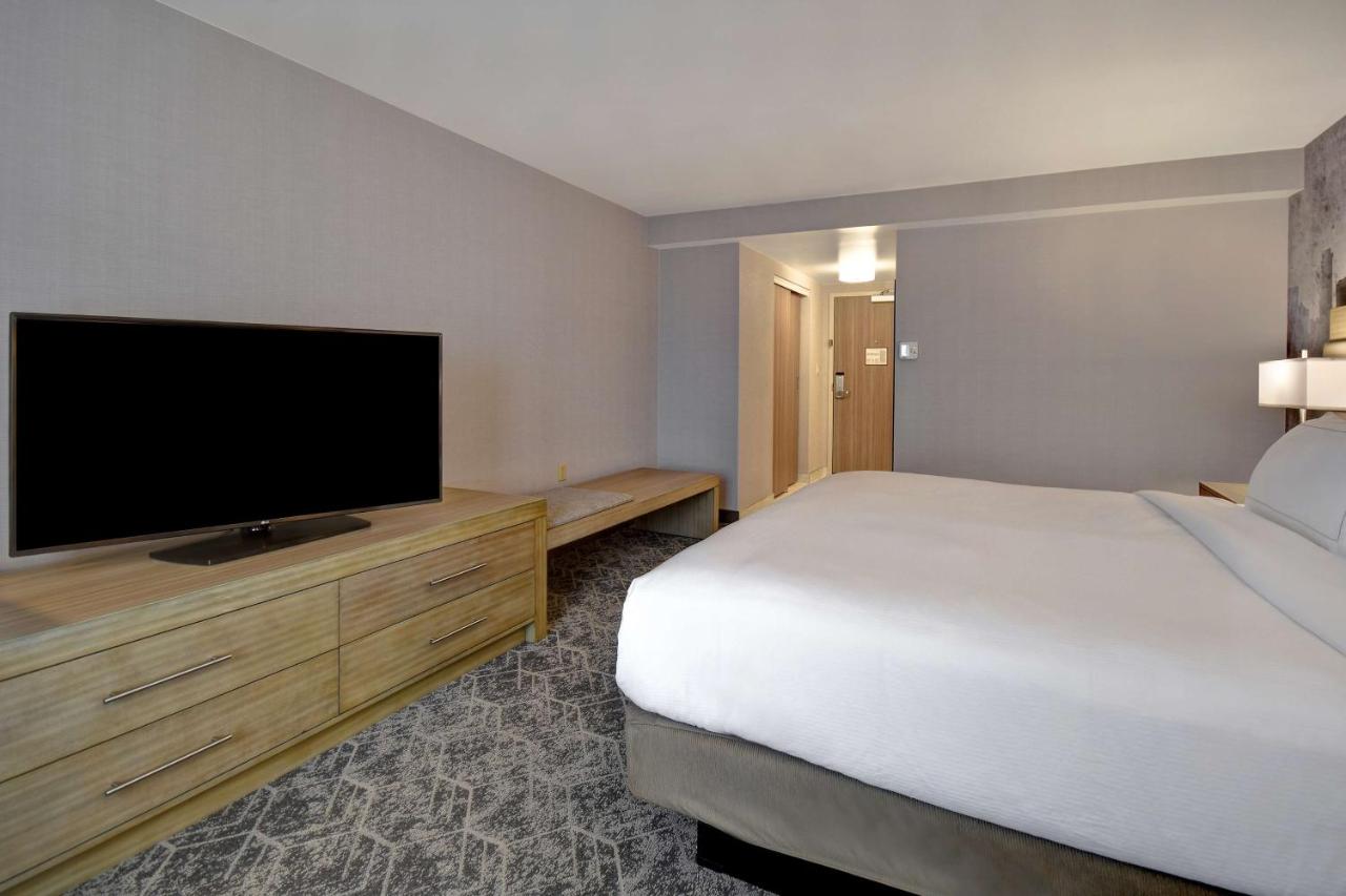 King Room - Hearing Accessible at DoubleTree by Hilton St. Louis Airport