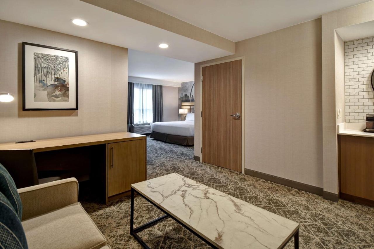 King Studio at DoubleTree by Hilton St. Louis Airport