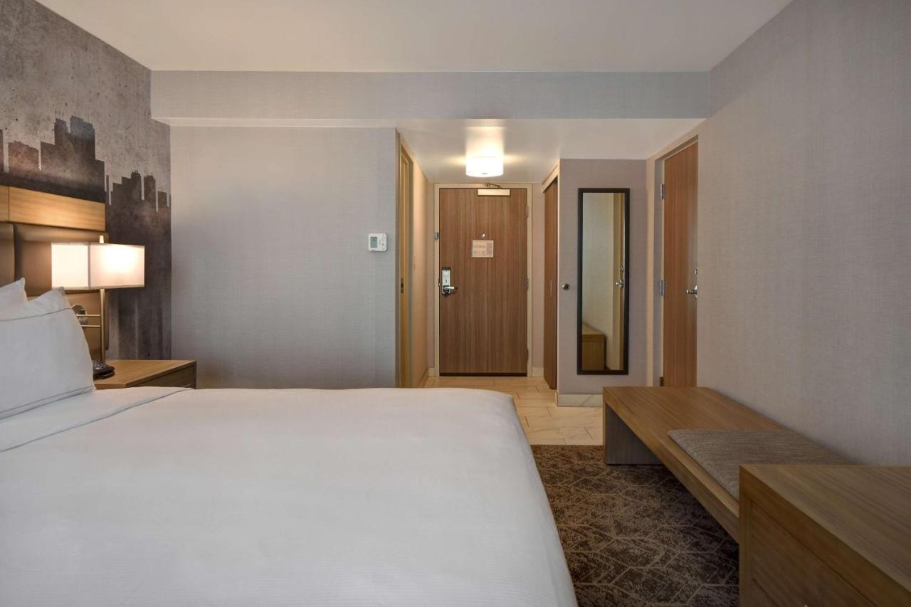 King Room at DoubleTree by Hilton St. Louis Airport