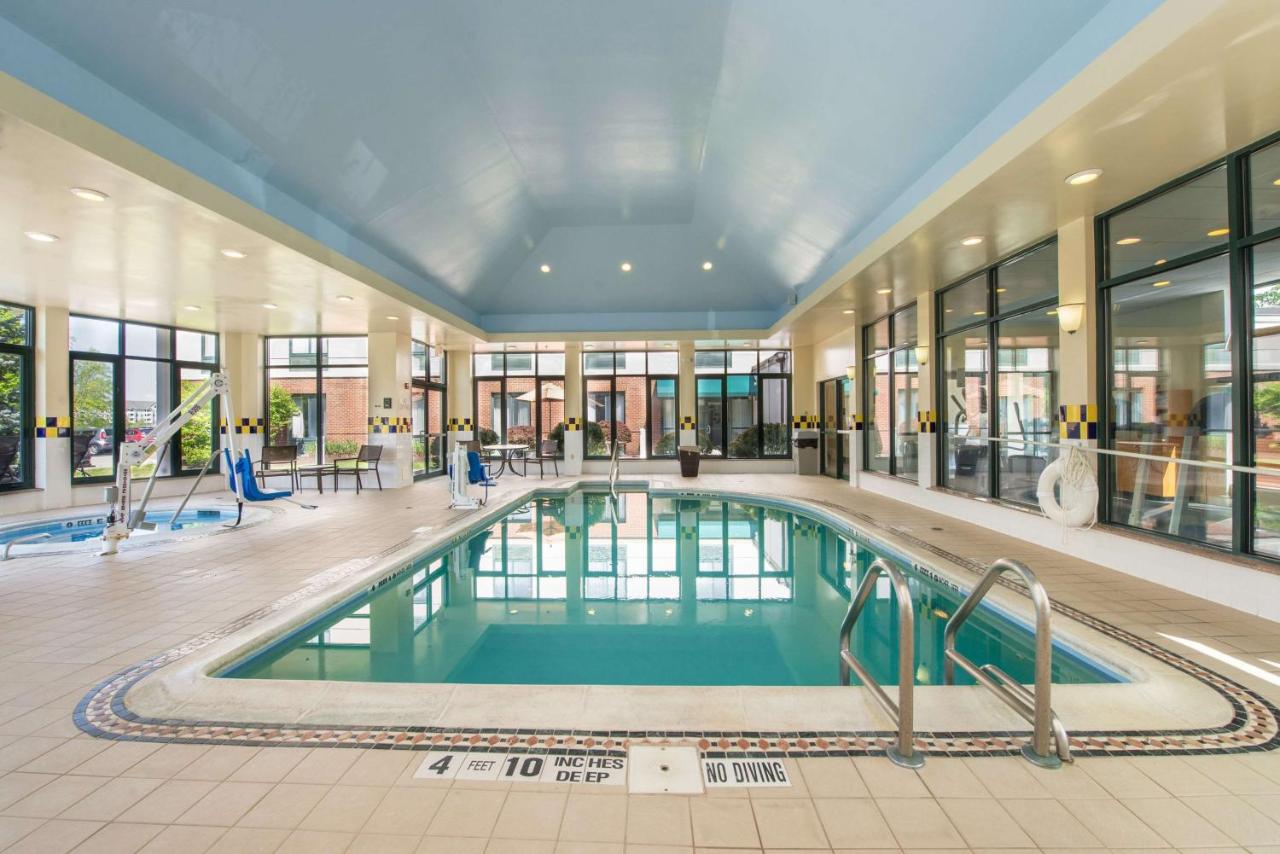 | Hilton Garden Inn Poughkeepsie/Fishkill