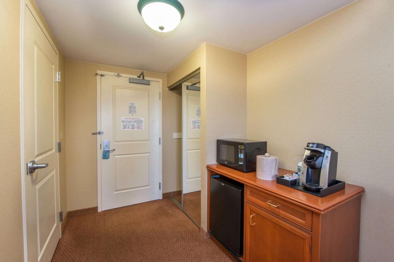 | Hilton Garden Inn Poughkeepsie/Fishkill