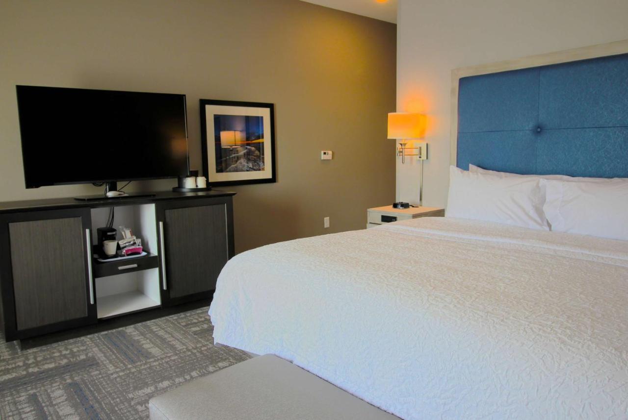 King Room - Hearing Accessible - Non-Smoking at Hampton Inn West Plains
