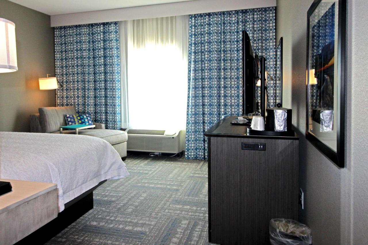 King Room - Hearing Accessible - Non-Smoking at Hampton Inn West Plains