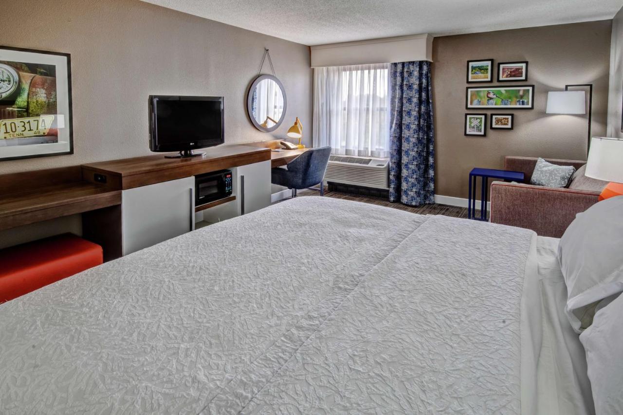 King Room - Non-Smoking at Hampton Inn Tullahoma