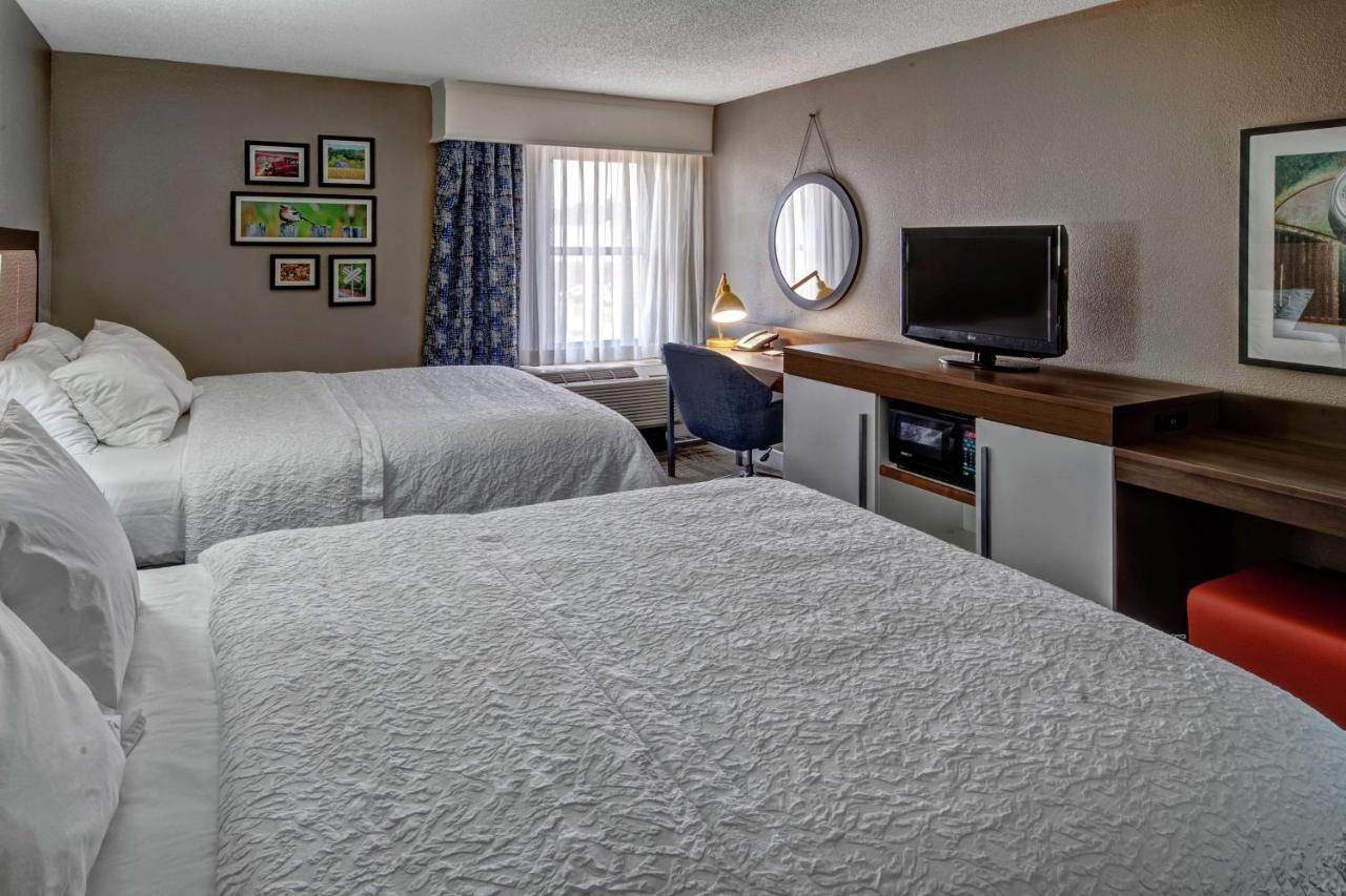 Queen Room with Two Queen Beds - Non-Smoking at Hampton Inn Tullahoma