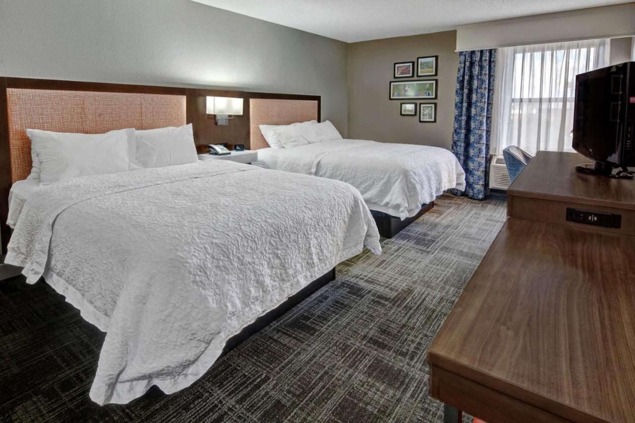 Queen Room with Two Queen Beds - Non-Smoking at Hampton Inn Tullahoma