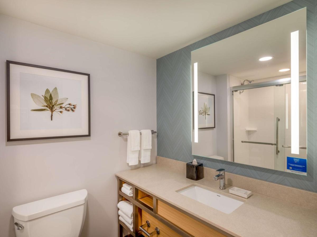 Queen Room with Two Queen Beds and River View at Hilton Garden Inn Toledo Downtown
