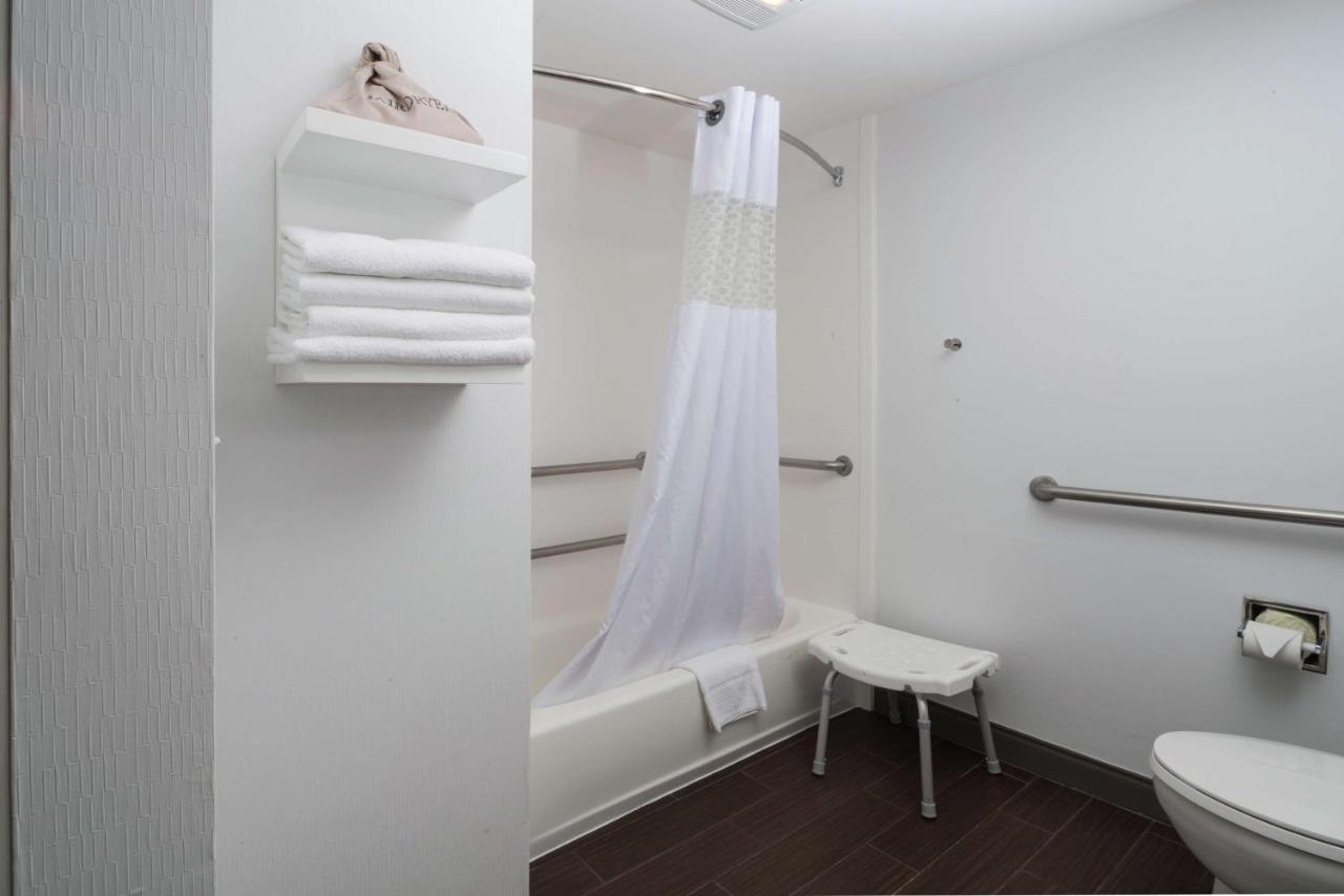 Queen Room - Disability Access/Non-Smoking at Hampton Inn Tulsa Broken Arrow