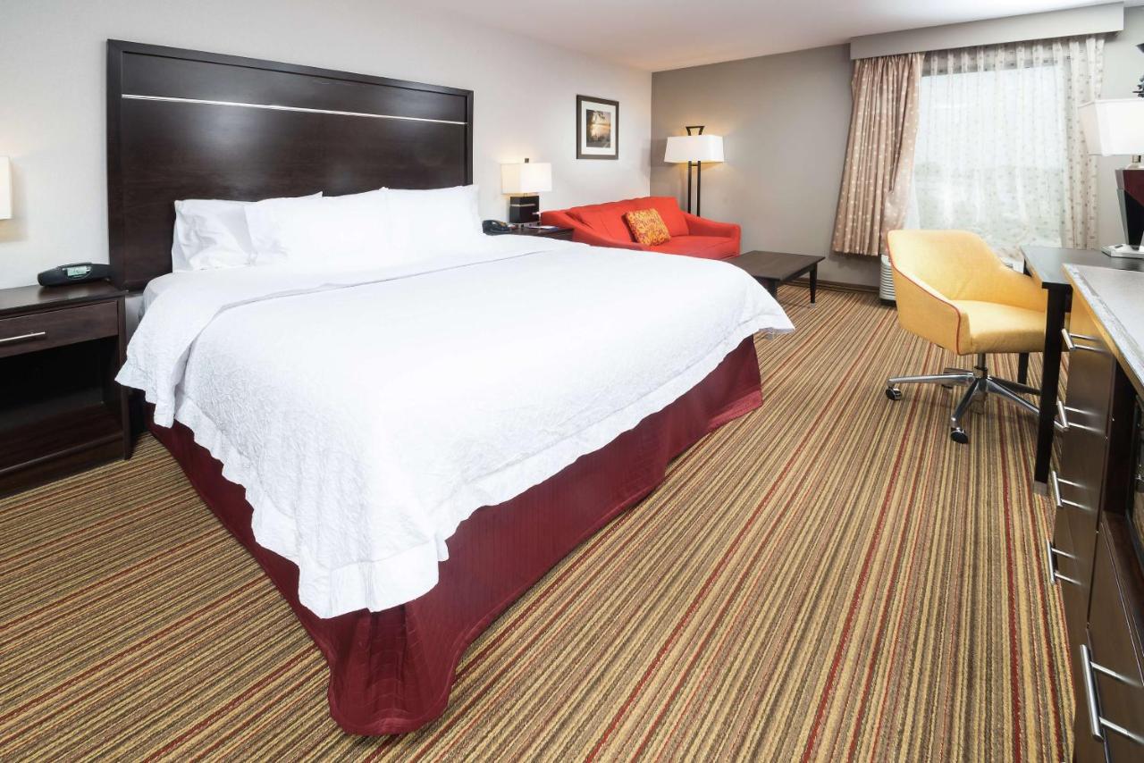 King Study at Hampton Inn Tulsa Broken Arrow