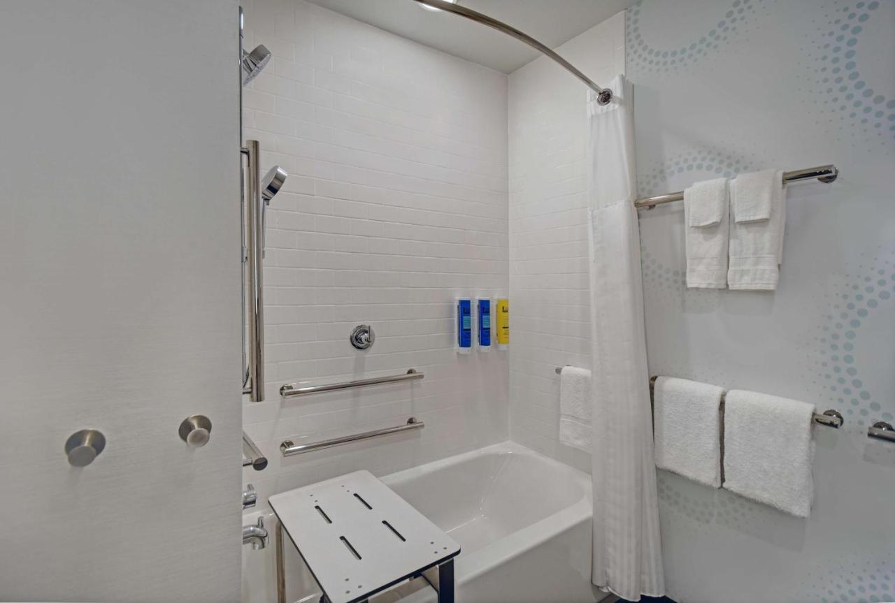 King Room with Bath Tub - Mobility Accessible at Tru By Hilton Gaylord, MI