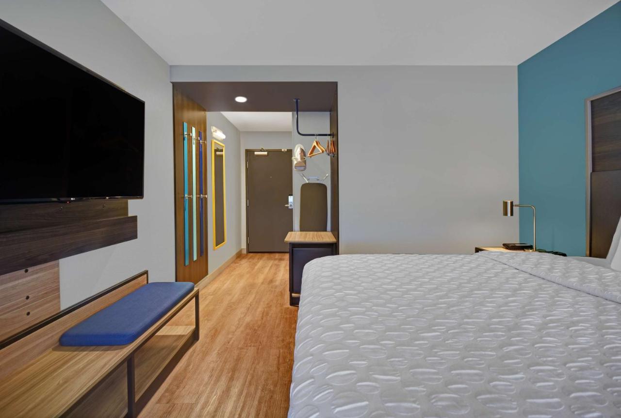 King Room at Tru By Hilton Gaylord, MI