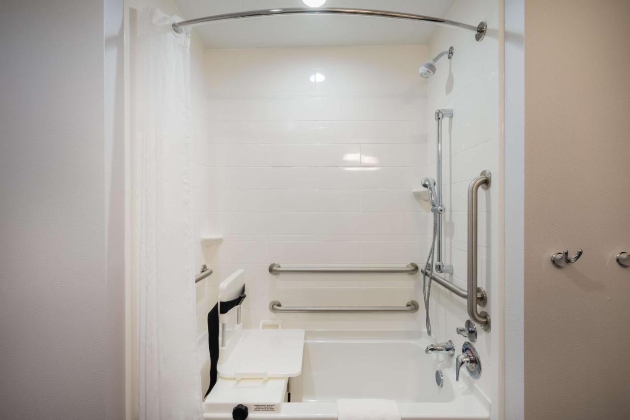 Queen Room with Two Queen Beds - Mobility Accessible at Hampton Inn Newport