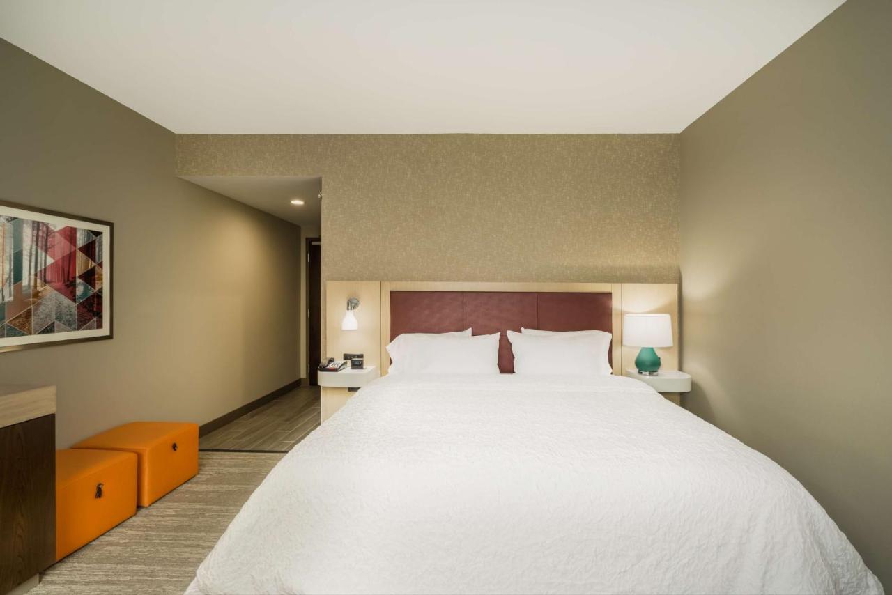 King Room - Non-Smoking at Hampton Inn Newport