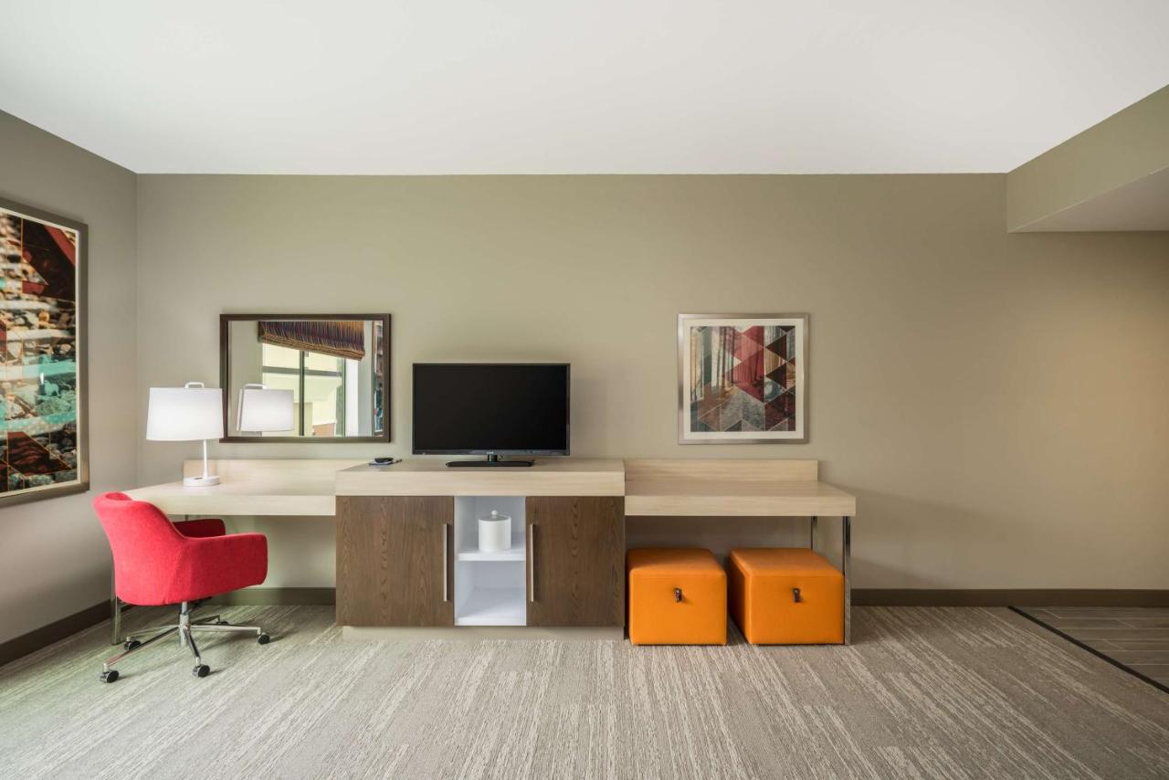 Queen Room with Two Queen Beds - Mobility Accessible at Hampton Inn Newport