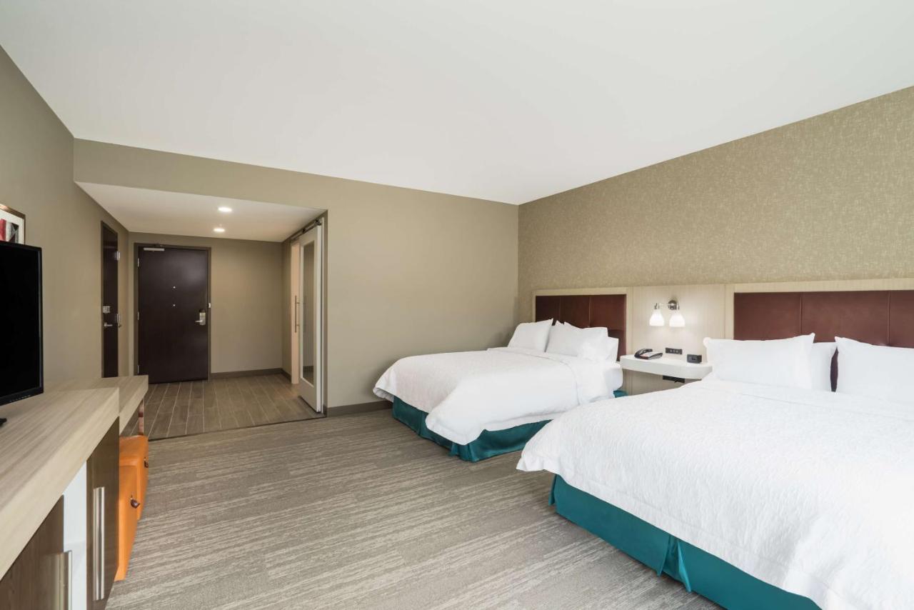 Queen Room with Two Queen Beds - Mobility Accessible at Hampton Inn Newport