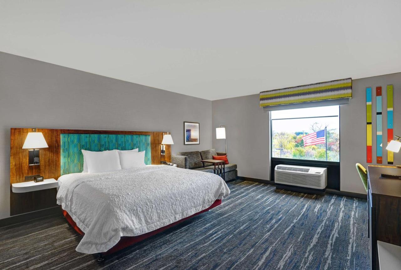 King Room - Non-Smoking at Hampton Inn Utica