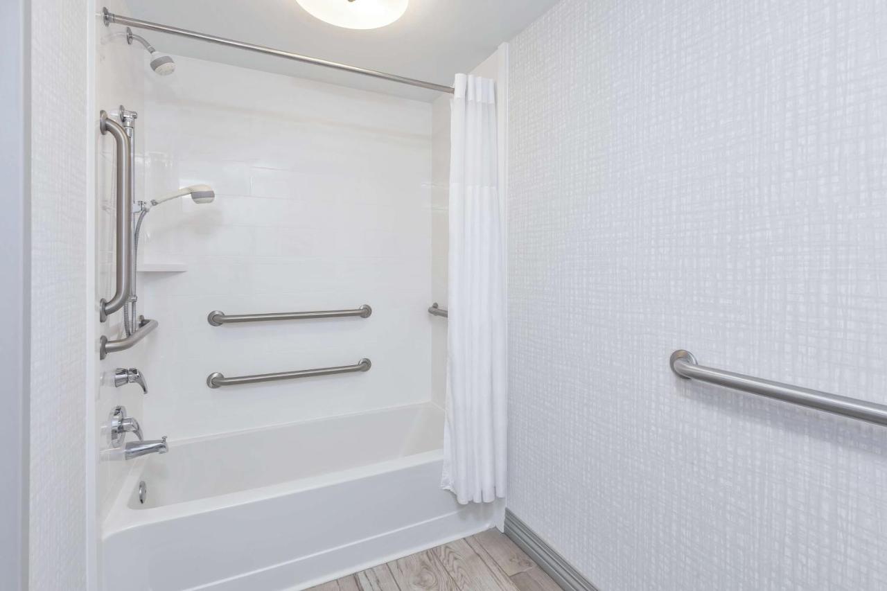 King Room with Sofa Bed - Mobility/Hearing Accessible at Hampton Inn & Suites Wells-Ogunquit