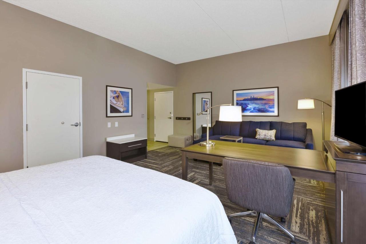 King Room with Sofa Bed - Mobility/Hearing Accessible at Hampton Inn & Suites Wells-Ogunquit
