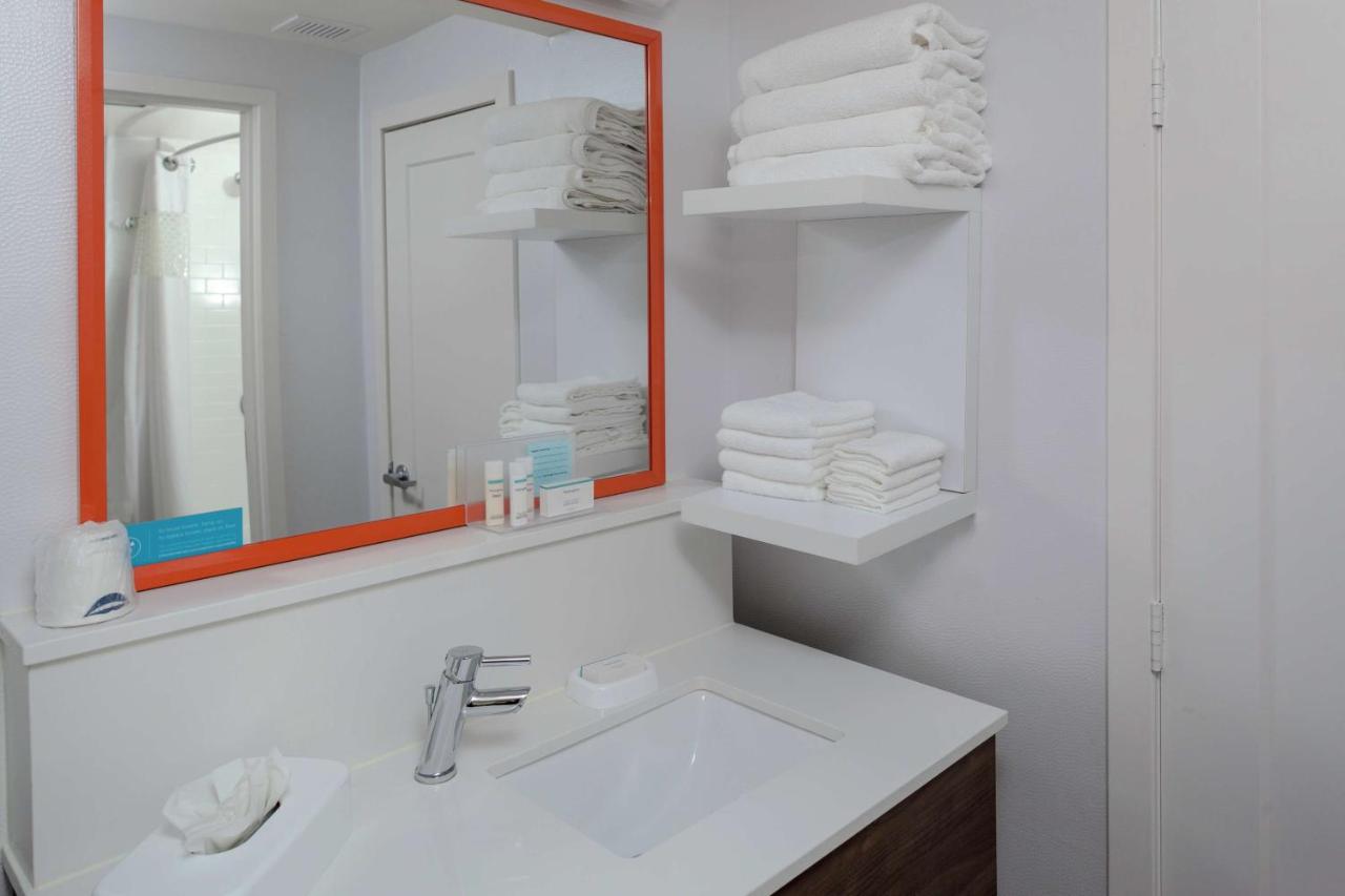 | Hampton Inn Woodbridge