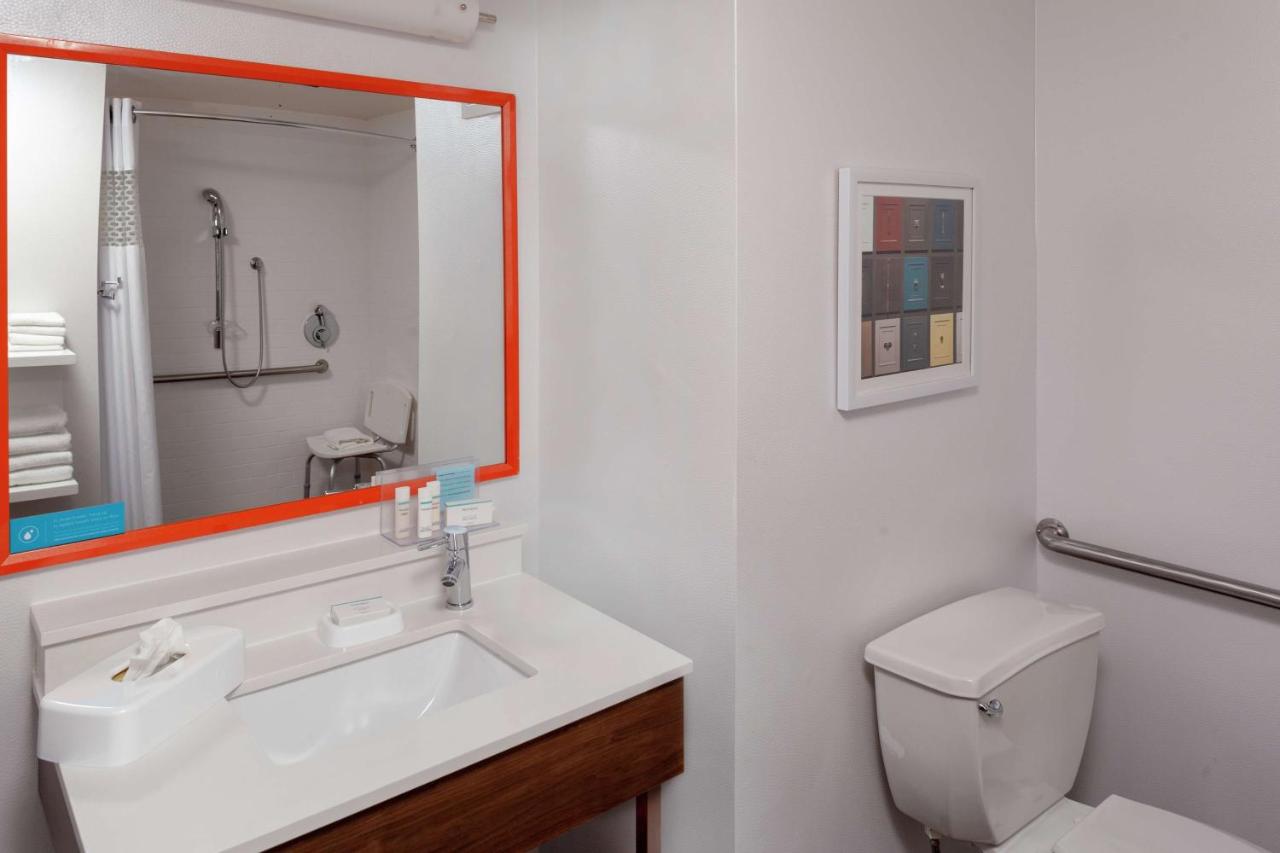 | Hampton Inn Woodbridge