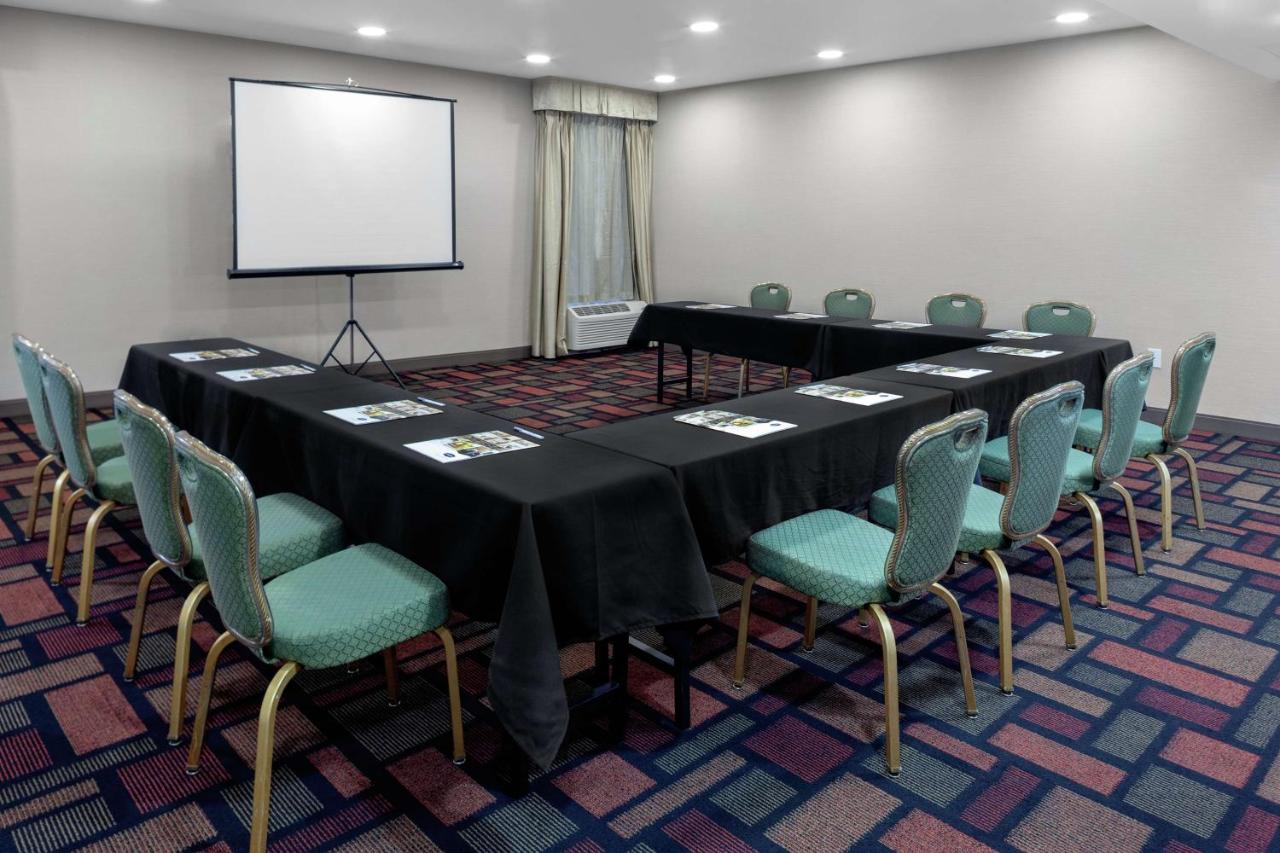| Hampton Inn Woodbridge