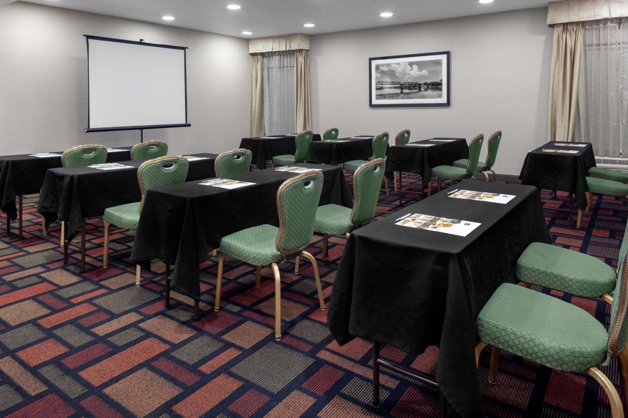 | Hampton Inn Woodbridge