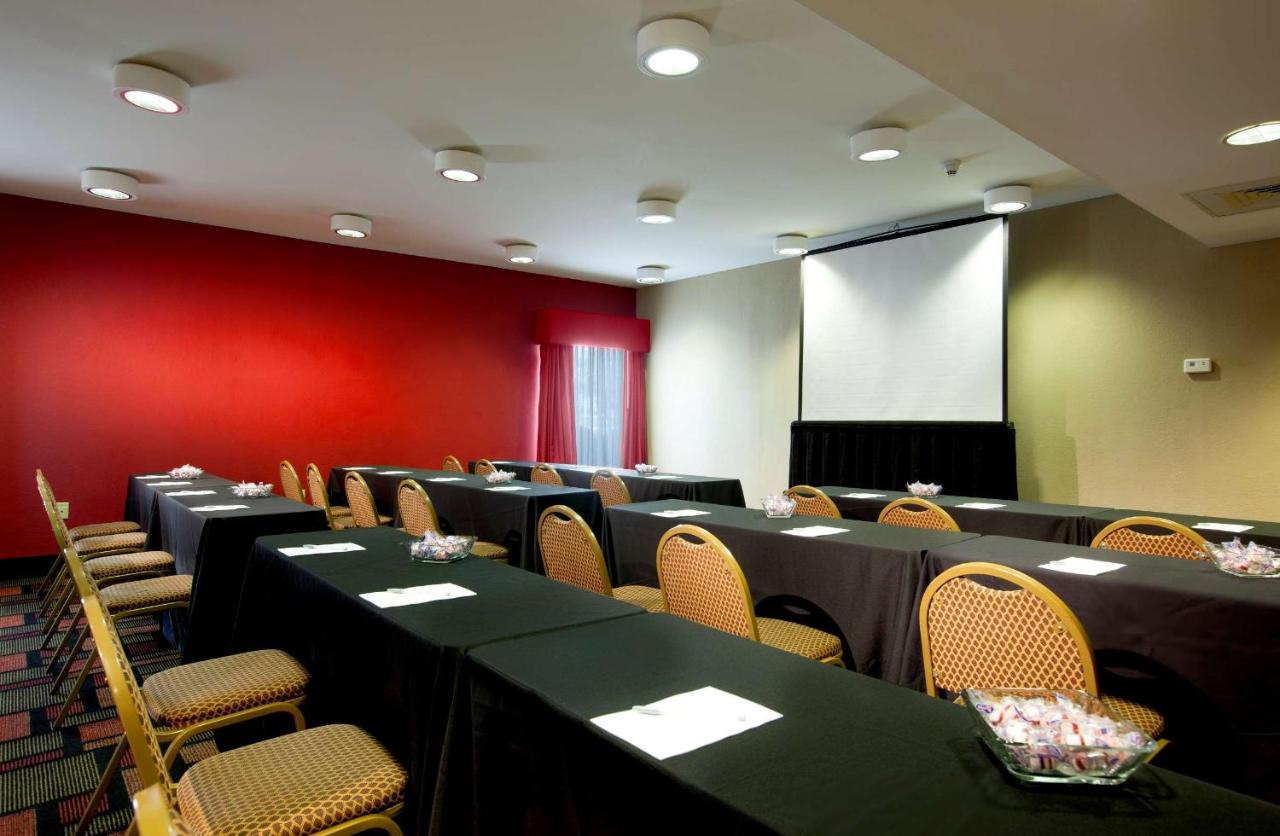 | Hampton Inn Woodbridge