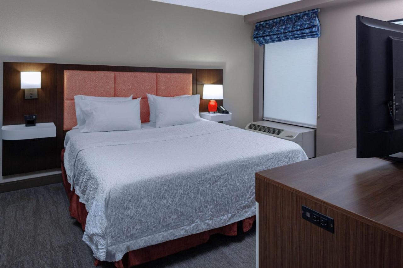 | Hampton Inn Woodbridge